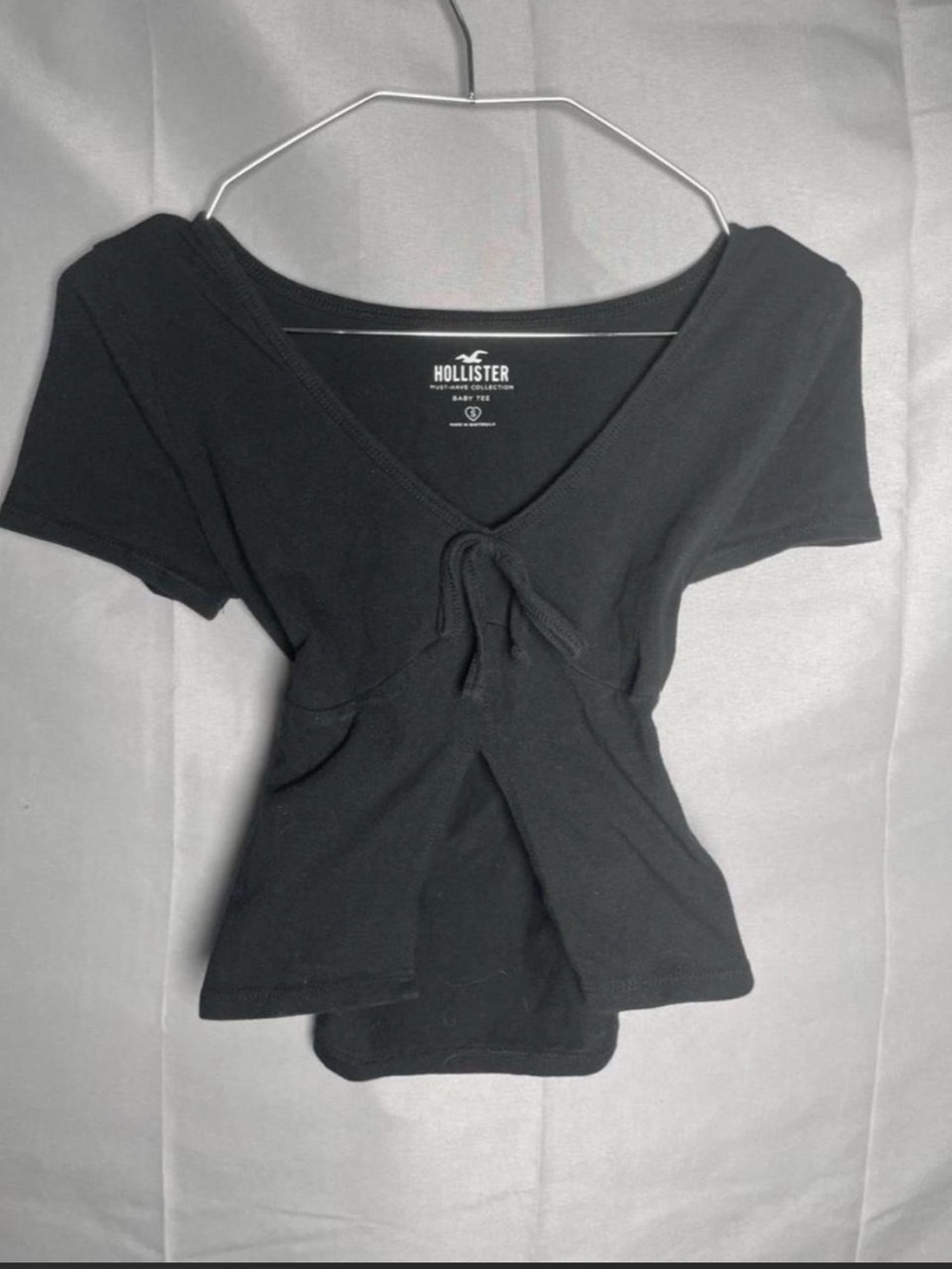 Hollister Black Tie-Front V-Neck Crop Top
